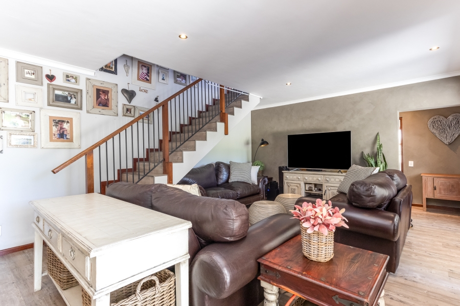 To Let 5 Bedroom Property for Rent in Boschenmeer Golf Country Estate Western Cape